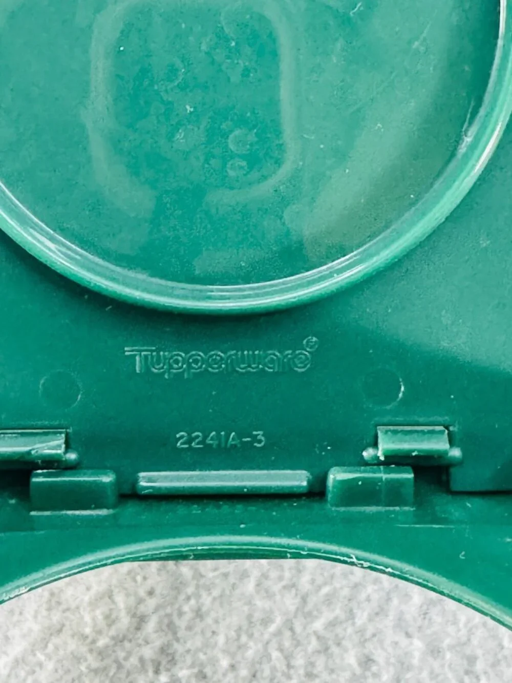 Tupperware Modular Mates Oval #3 with Flip Top Lid Green Vintage 2401A